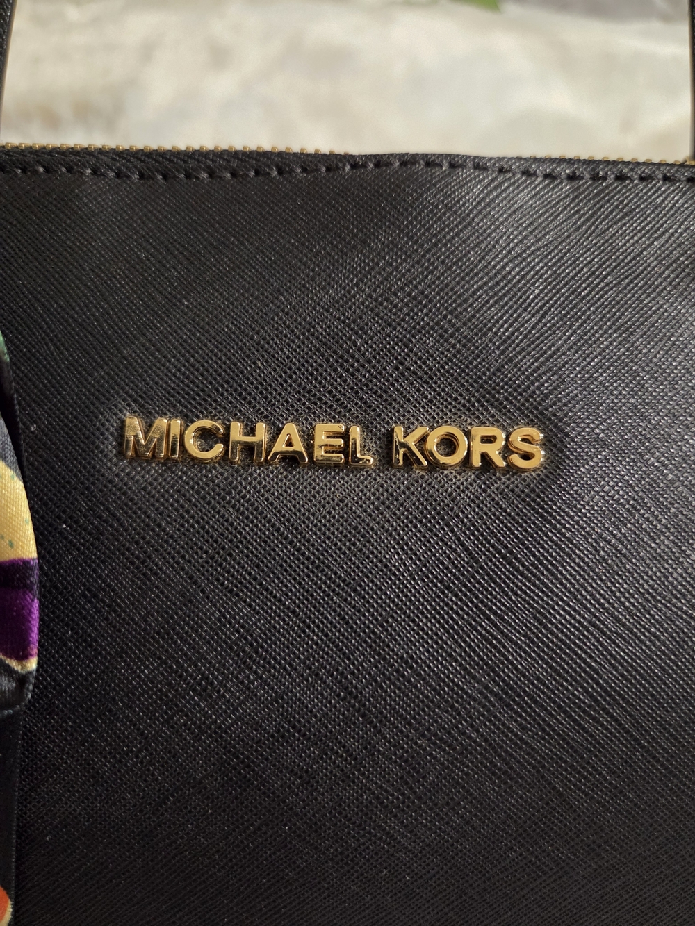 Michael Kors Charlotte Large Top Zip Tote - Picture 2 of 16